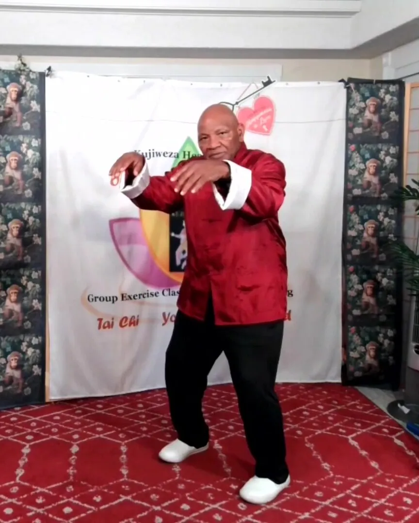 Mwezo Kudumu demonstrating a Tai Chi movement